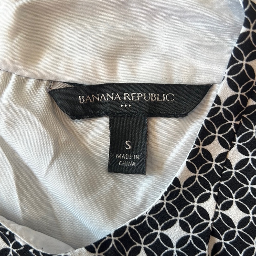 Banana Republic Geometric Pattern Shell - Picture 2 of 9